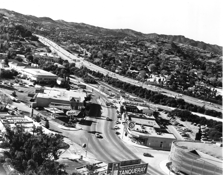 Encino 1963 Opening 405 Freeway at Sepulveda.jpg